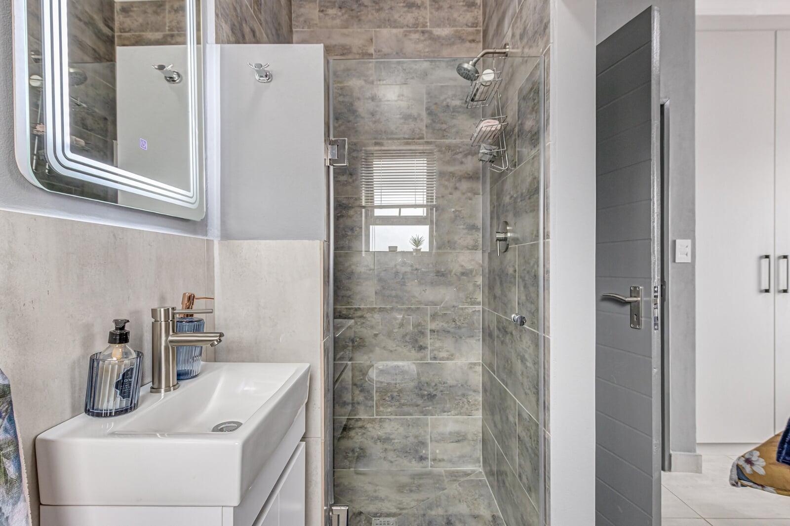 En-Suite Bathroom